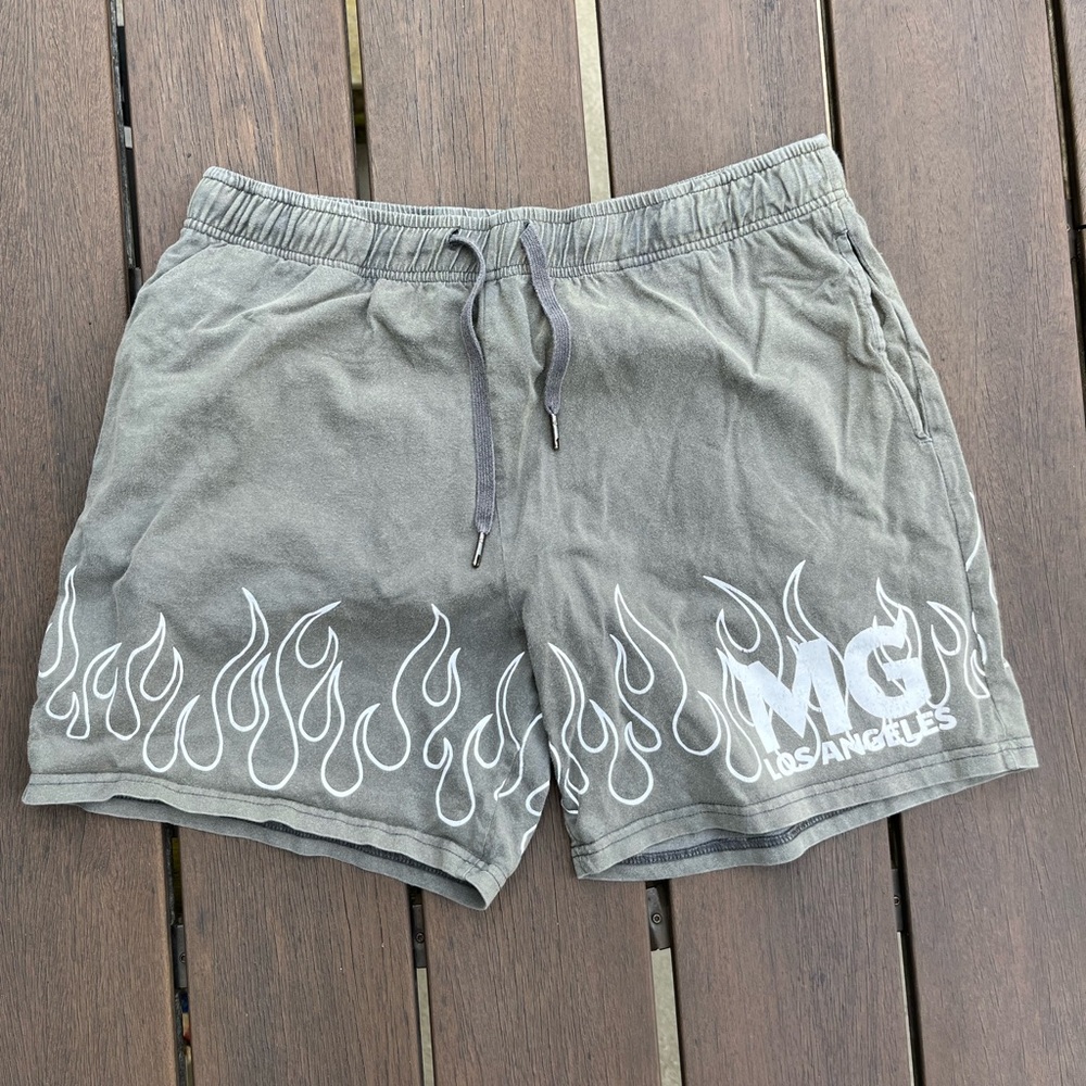 army green MG Los Angeles shorts Large